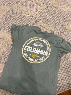 Columbia Men's Green Performance Fishing Short Sleeve Tee Shirt Size Medium